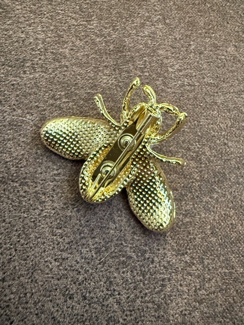 Bee Brooch - Picture 2 of 3
